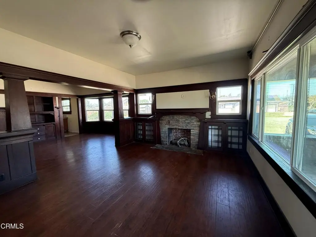1239 S C Street, Oxnard, CA — listing photo 1