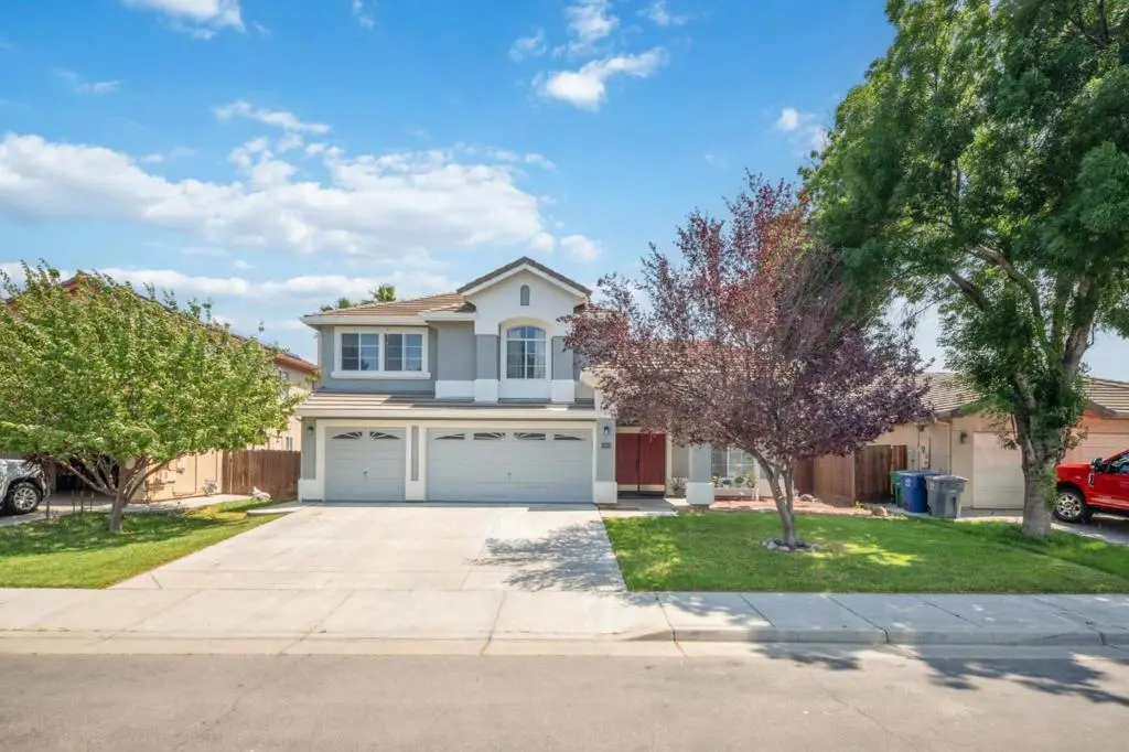 Single Family Residence for sale at 1009 Garden Street, Los Banos, CA featuring 4 beds and 3 baths