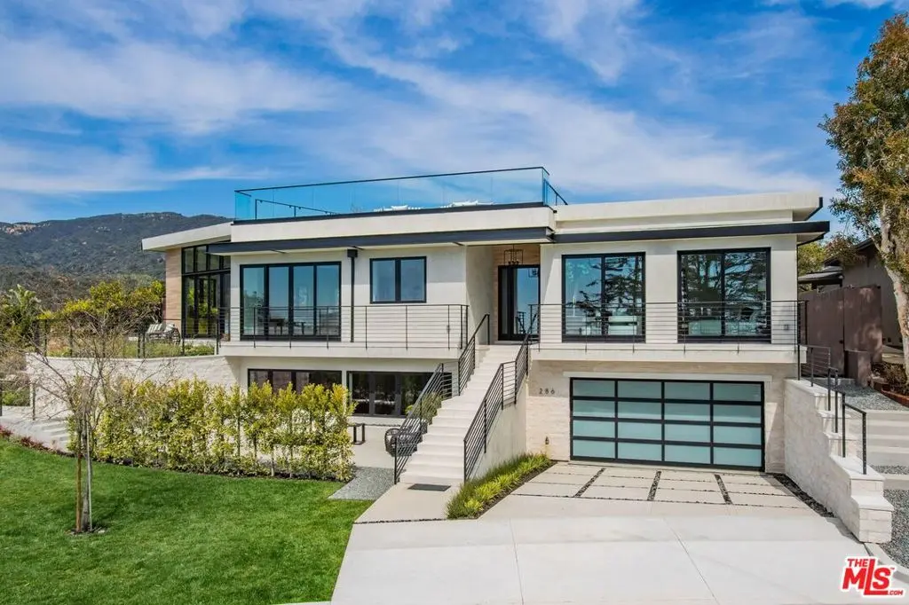 Single Family Residence for rent at 286 Quadro Vecchio Drive, Los Angeles, CA featuring 5 beds and 7 baths