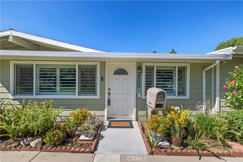 19204 Avenue Of The Oaks B, Newhall, CA — listing photo 1