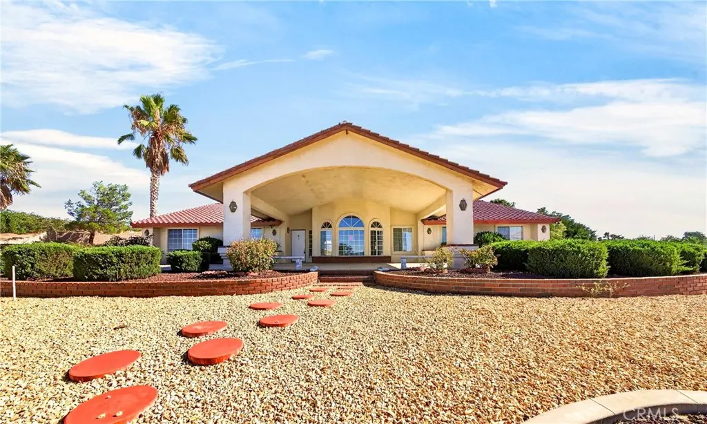 13573 Sunset Drive, Apple Valley, CA — listing photo 1