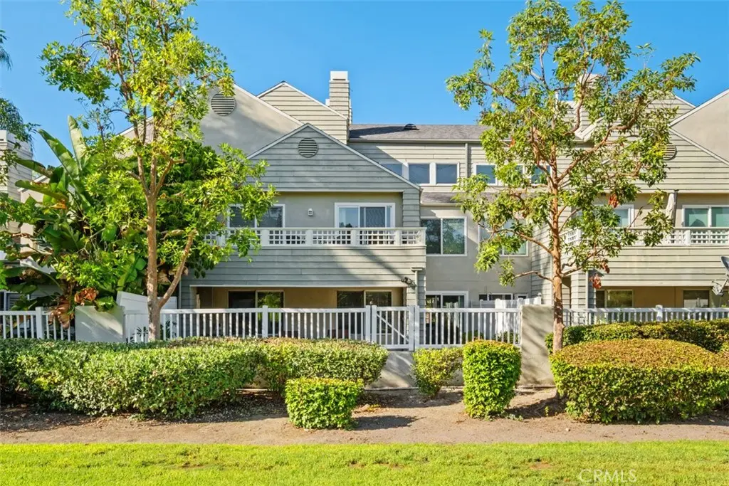 Condominium for sale at 36 Rainwood, Aliso Viejo, CA featuring 2 beds and 2 baths