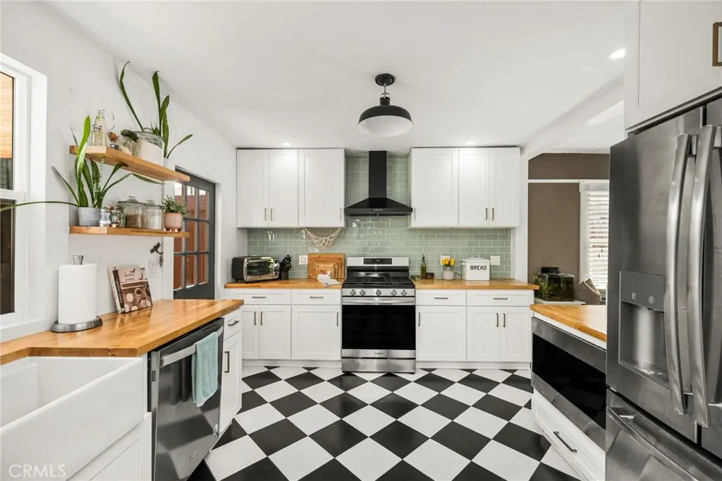 Single Family Residence for sale at 1430 Temple Avenue, Long Beach, CA featuring 2 beds and 1 bath