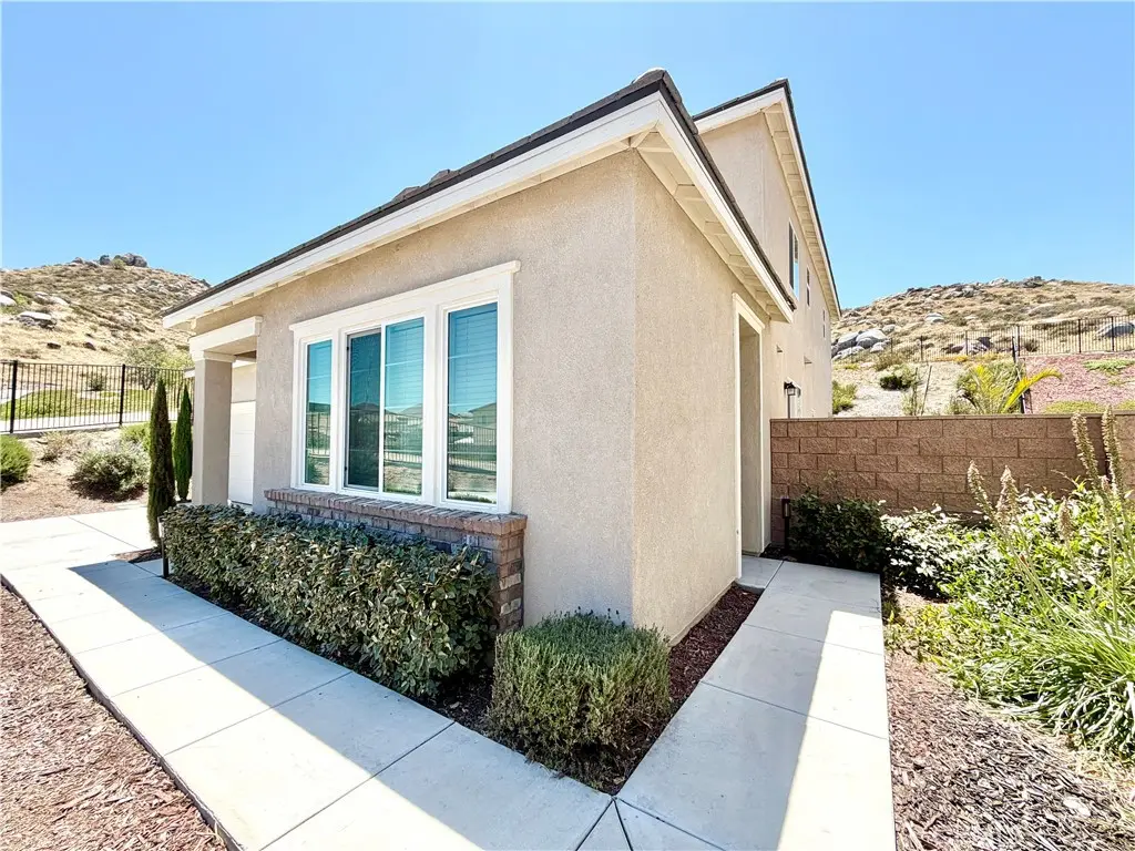 30411 Ridgecrest Avenue A, Winchester, CA — listing photo 1