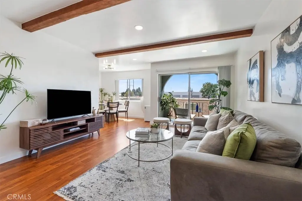 Condominium for sale at 727 N Eucalyptus Avenue 18, Inglewood, CA featuring 1 bed and 1 bath