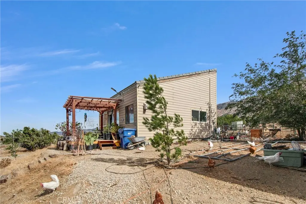 10392 Cima Mesa Road, Juniper Hills, CA — listing photo 1