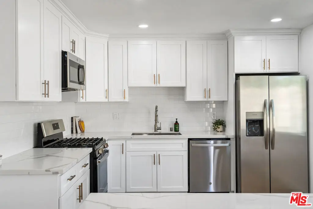 Condominium for rent at 733 N Hayworth Avenue 2, Los Angeles, CA featuring 3 beds and 2 baths