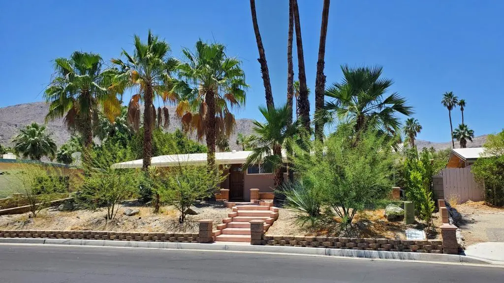Single Family Residence for rent at 71567 Mirage Road, Rancho Mirage, CA featuring 2 beds and 2 baths