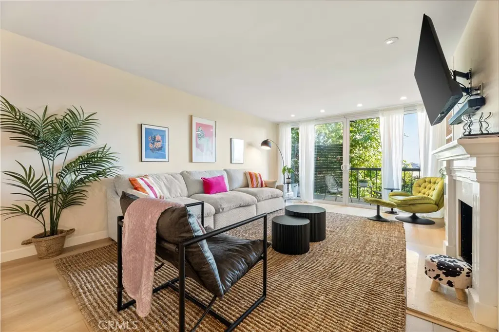 8535 W West Knoll Drive 312, West Hollywood, CA — listing photo 1