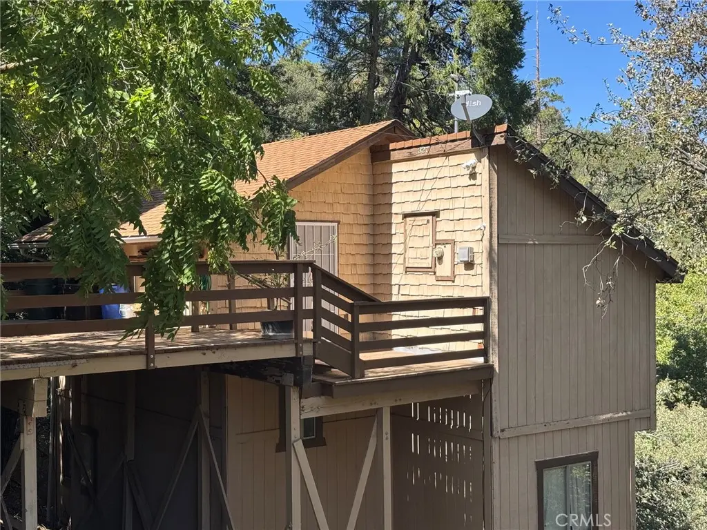 327 E Zermatt Drive, Crestline, CA — listing photo 1