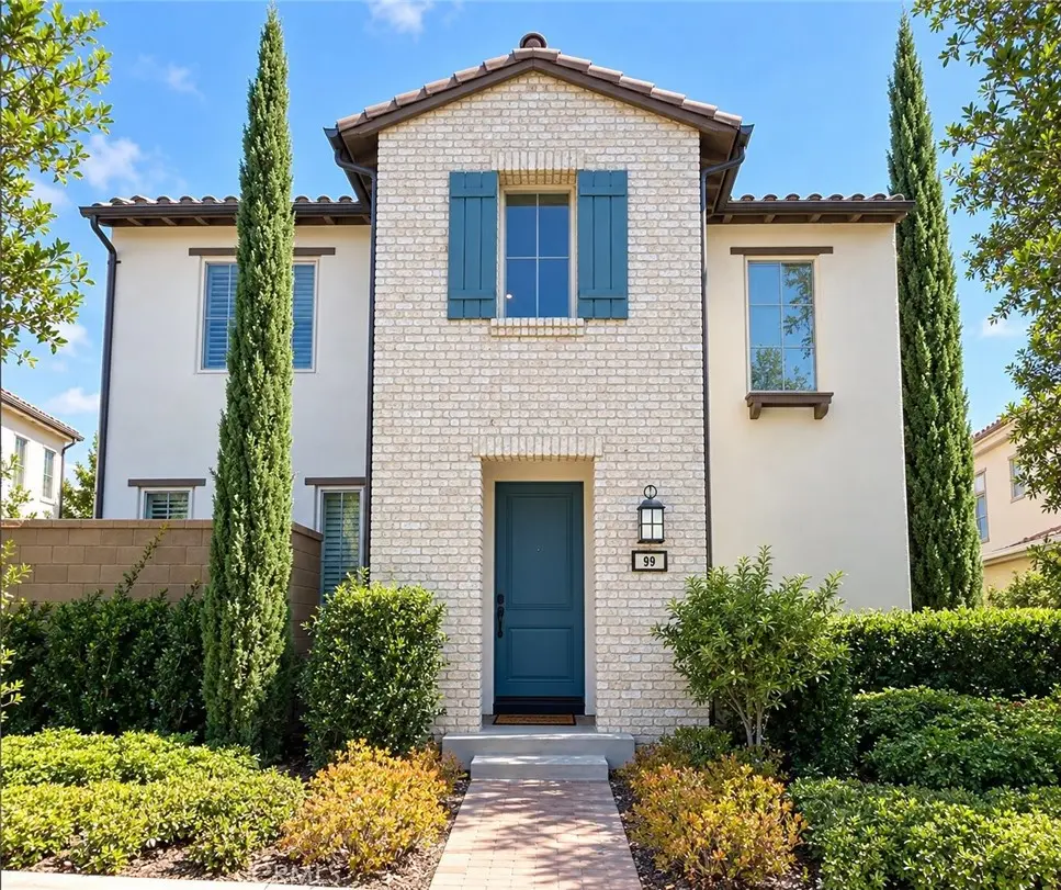 Condominium for rent at 99 Decker, Irvine, CA featuring 3 beds and 3 baths