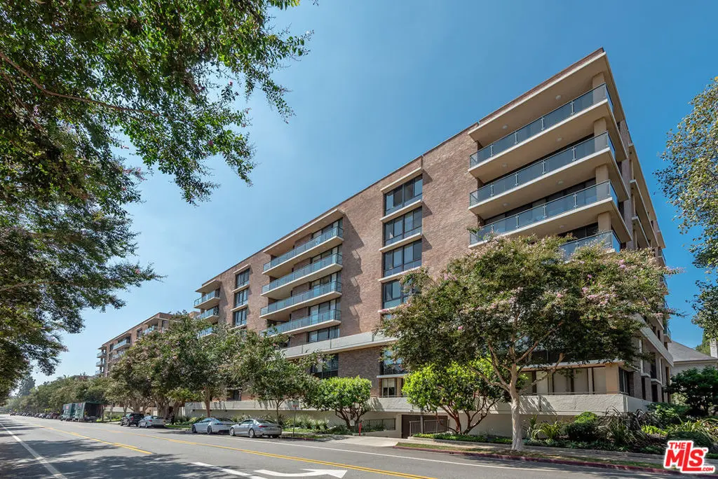 Condominium for rent at 211 S Spalding Drive 110N, Beverly Hills, CA featuring 2 beds and 3 baths