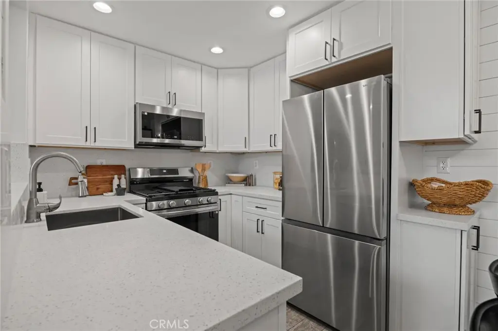 Condominium for sale at 7 Rosa, Rancho Santa Margarita, CA featuring 2 beds and 2 baths