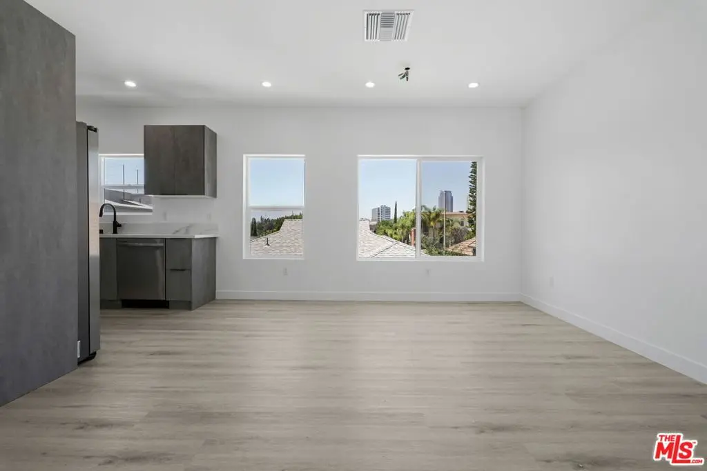 1434 Beverwil Drive 2, Los Angeles, CA — listing photo 1
