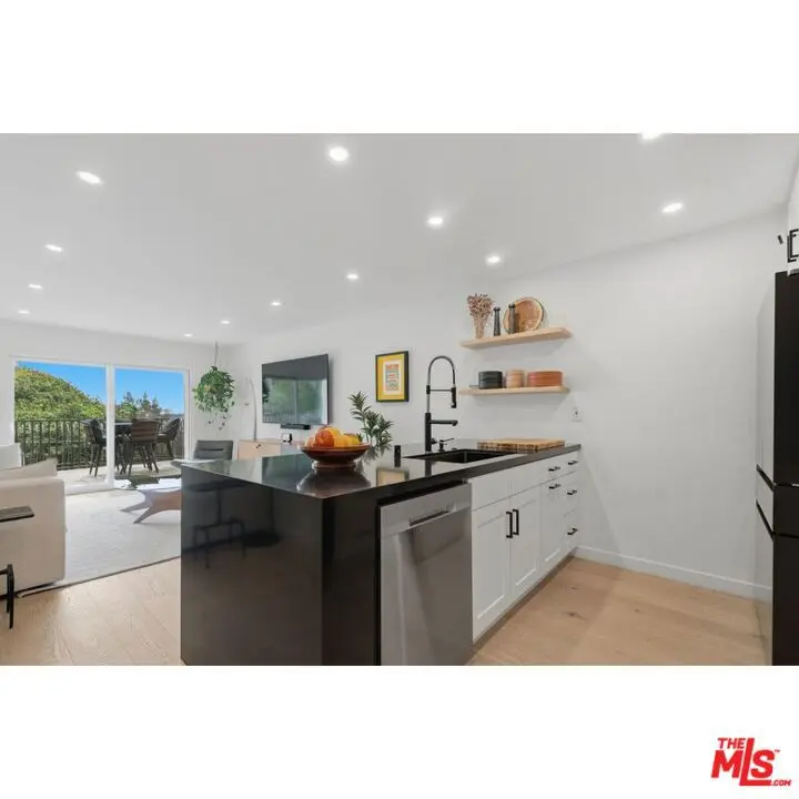 1230 Horn Avenue 305, West Hollywood, CA — listing photo 1