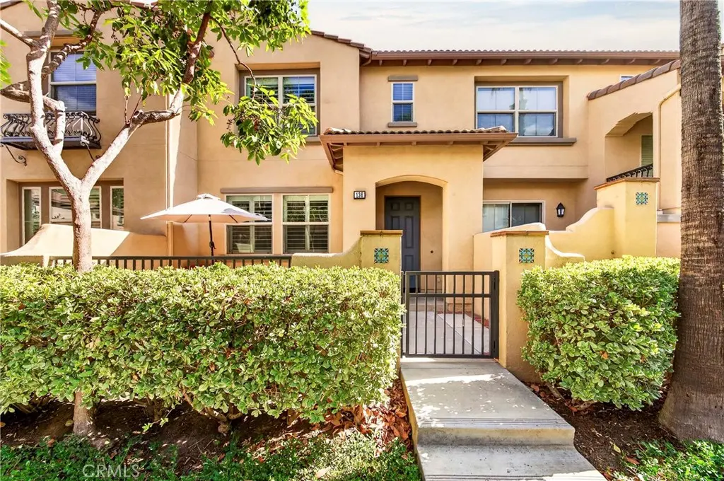 Condominium for rent at 136 Hedge Bloom, Irvine, CA featuring 3 beds and 3 baths