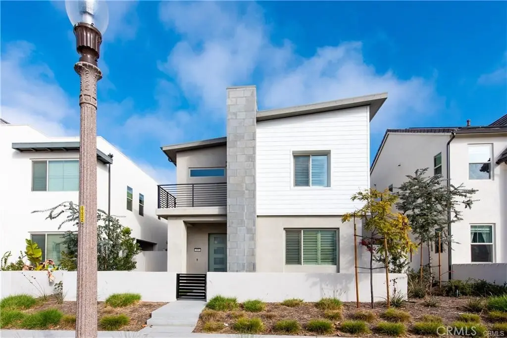 Condominium for rent at 153 Scale, Irvine, CA featuring 3 beds and 3 baths