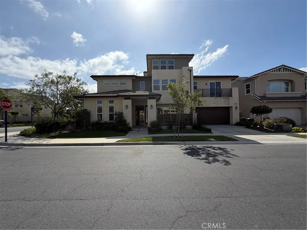Single Family Residence for rent at 64 Chasma, Irvine, CA featuring 5 beds and 6 baths