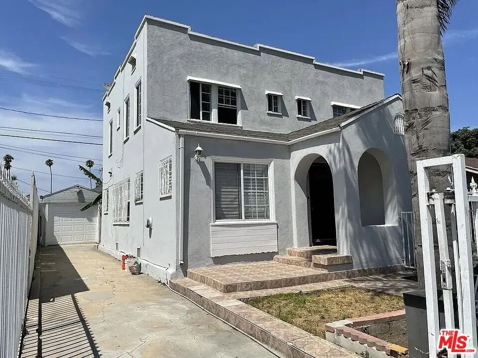 Townhouse for rent at 713 W 49th Place, Los Angeles, CA featuring 2 beds and 2 baths