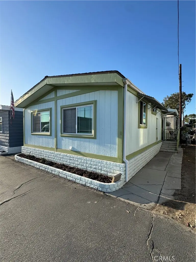 15141 Beach 43, Midway City, CA — listing photo 1