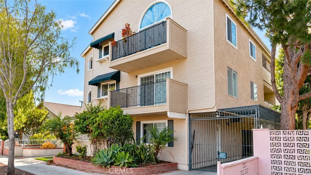 Condominium for sale at 1123 Junipero 4, Long Beach, CA featuring 2 beds and 2 baths