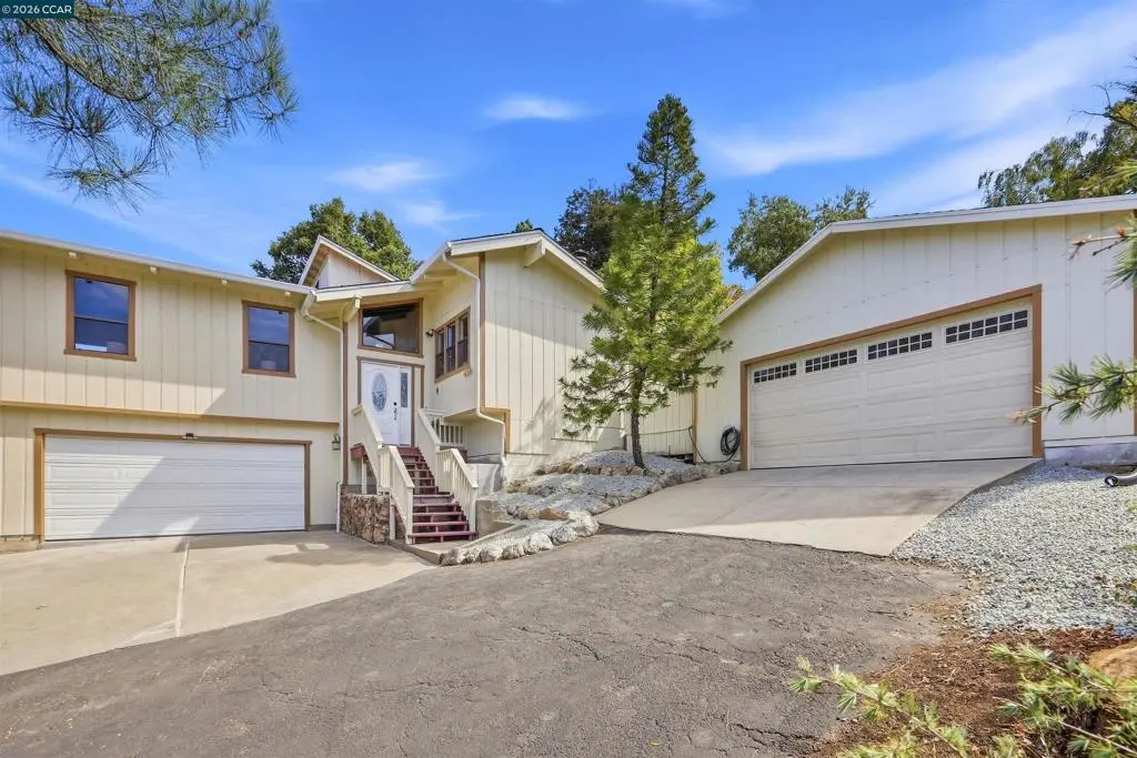 Single Family Residence for sale at 4082 Treat Blvd, Concord, CA featuring 3 beds and 3 baths