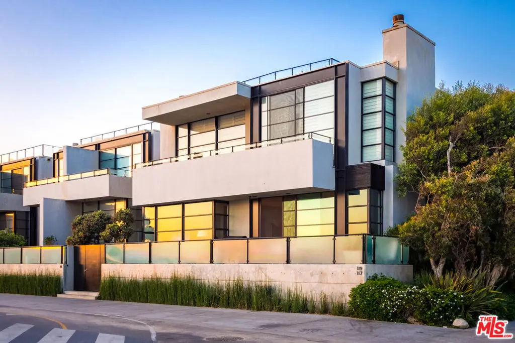 117 Ocean Front Walk, Santa Monica, CA — listing photo 1