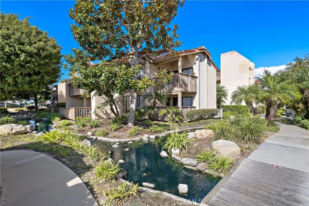 16512 Blackbeard Lane 204, Huntington Beach, CA — listing photo 1