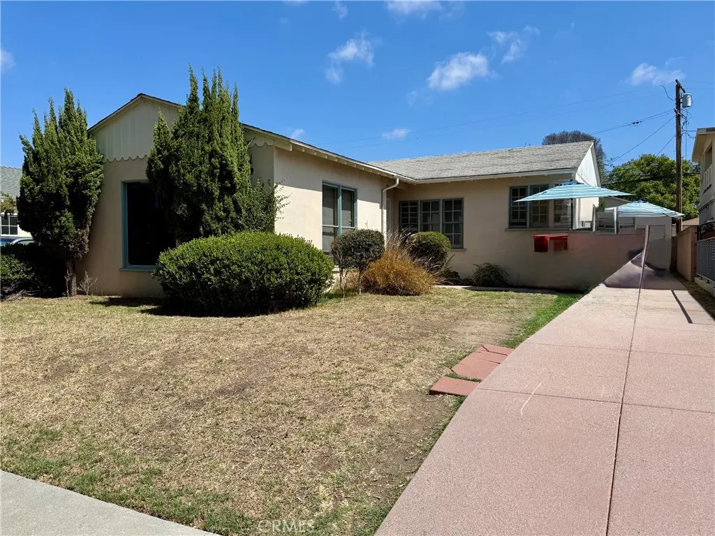 3246 Cerritos, Signal Hill, CA — listing photo 1