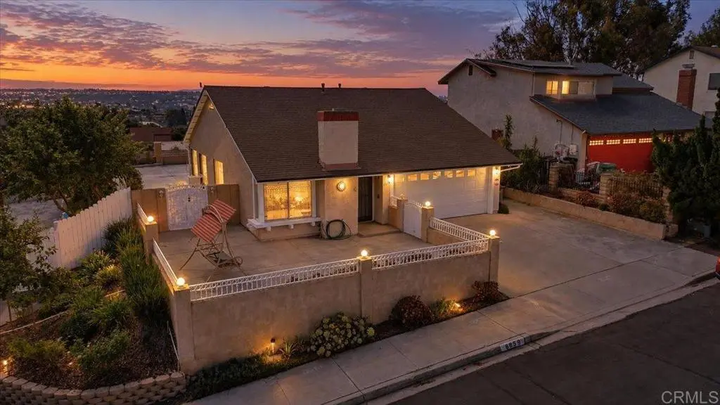 Single Family Residence for rent at 6859 Paris Way, San Diego, CA featuring 3 beds and 2 baths
