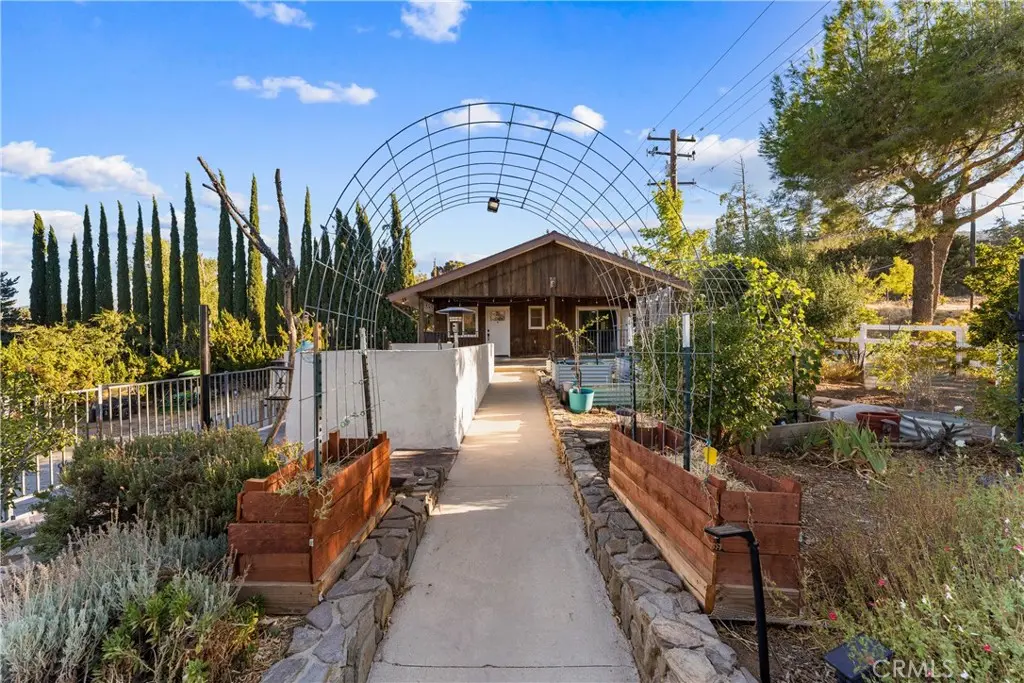 40016 90th st w, Leona Valley, CA — listing photo 1