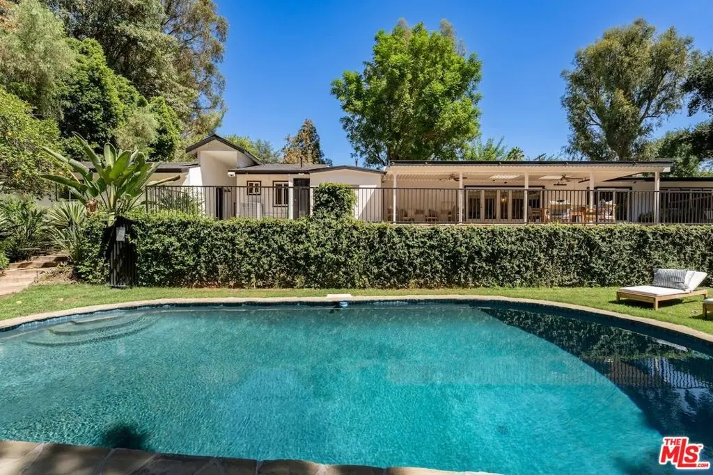 4725 Vanalden Avenue, Tarzana, CA — listing photo 1