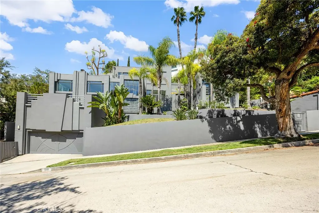 Single Family Residence for rent at 4119 Dundee, Los Angeles, CA featuring 3 beds and 5 baths