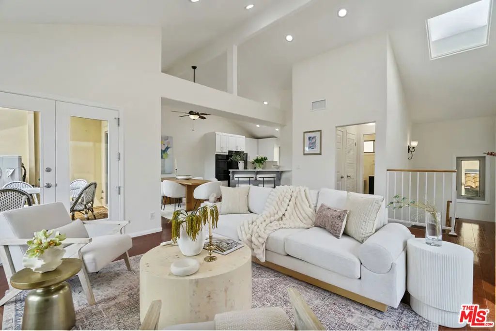 535 E Walnut Avenue B, El Segundo, CA — listing photo 1