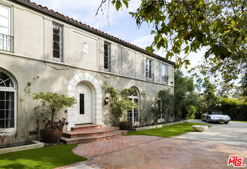 460 S Las Palmas Avenue, Los Angeles, CA — listing photo 1