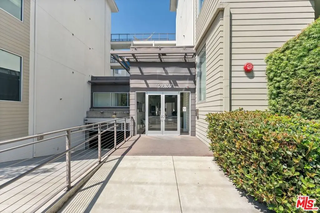 12837 Moorpark Street 313, Studio City, CA — listing photo 1