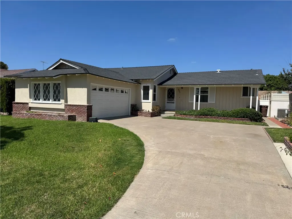 Single Family Residence for rent at 933 W Autumn Drive, Anaheim, CA featuring 3 beds and 2 baths