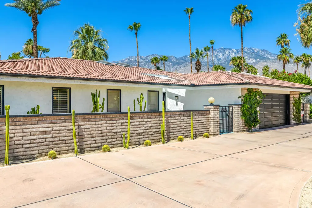 5365 E Cherry Hills Drive, Palm Springs, CA — listing photo 1