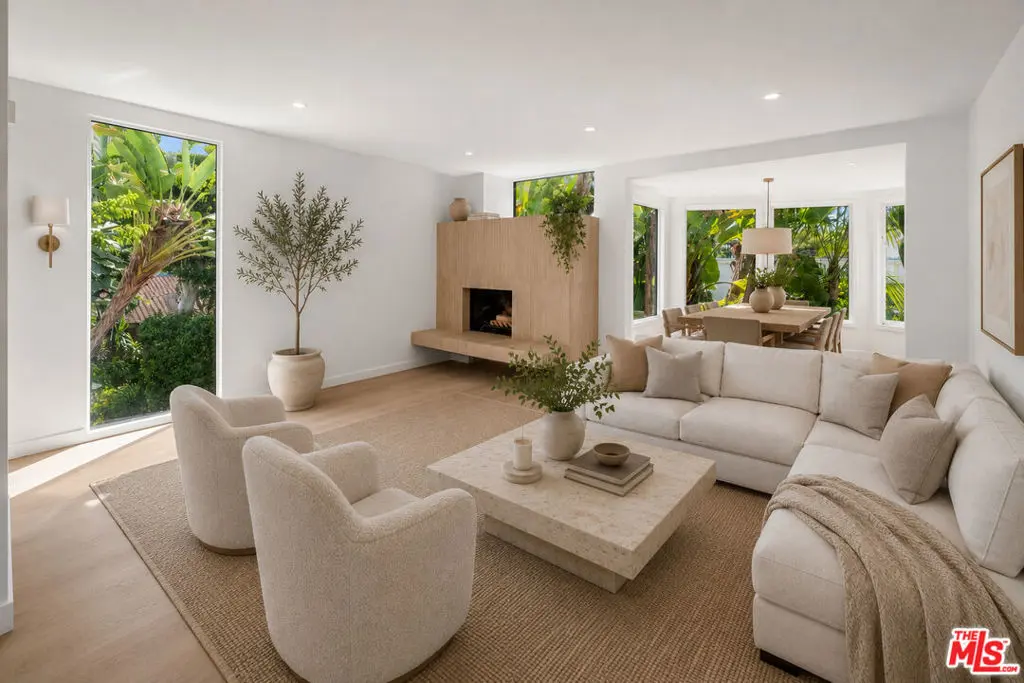 Single Family Residence for rent at 9315 Lloydcrest Drive, Beverly Hills, CA featuring 2 beds and 3 baths