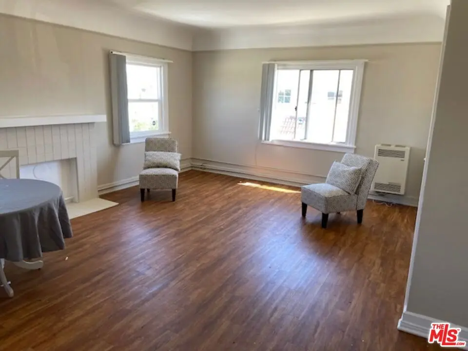 Condominium for rent at 4537 W 11Th Place, Los Angeles, CA featuring 1 bed and 1 bath