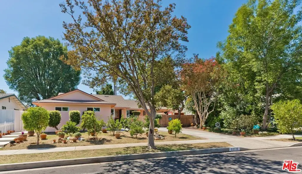 22716 Kittridge Street, Los Angeles, CA — listing photo 1