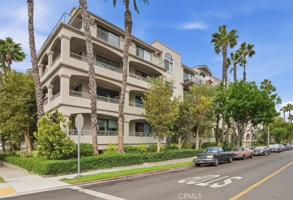 Condominium for sale at 555 Maine 330, Long Beach, CA featuring 2 beds and 2 baths