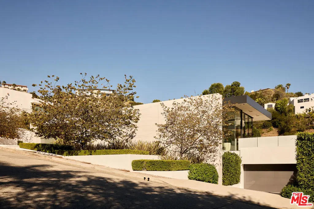 Single Family Residence for rent at 1822 Marcheeta Place, Los Angeles, CA featuring 4 beds and 7 baths