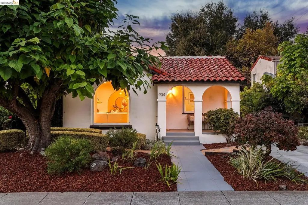 Single Family Residence for sale at 934 Estudillo Ave, San Leandro, CA featuring 3 beds and 1 bath