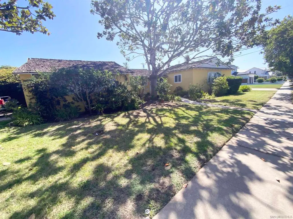 Single Family Residence for rent at 170 Acacia Way, Coronado, CA featuring 4 beds and 3 baths