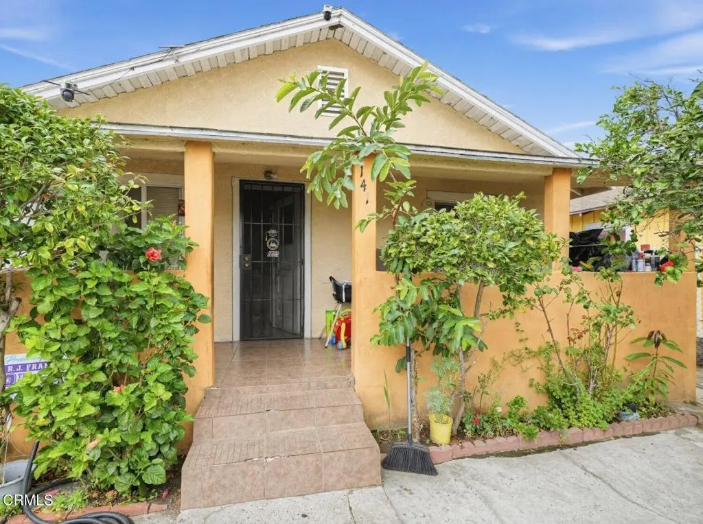 141 S Hayes Avenue, Oxnard, CA — listing photo 1