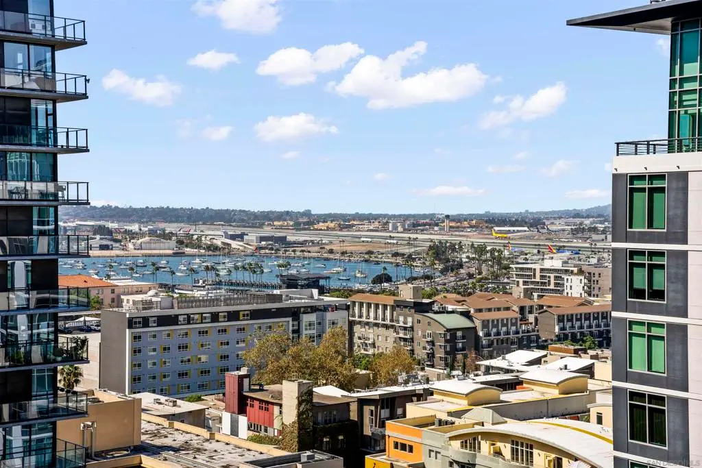 Residential Lease for rent at 425 W Beech Street 1607, San Diego, CA featuring 1 bed and 1 bath
