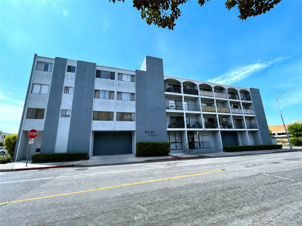 Condominium for rent at 4595 California Avenue 209, Long Beach, CA featuring 1 bed and 1 bath