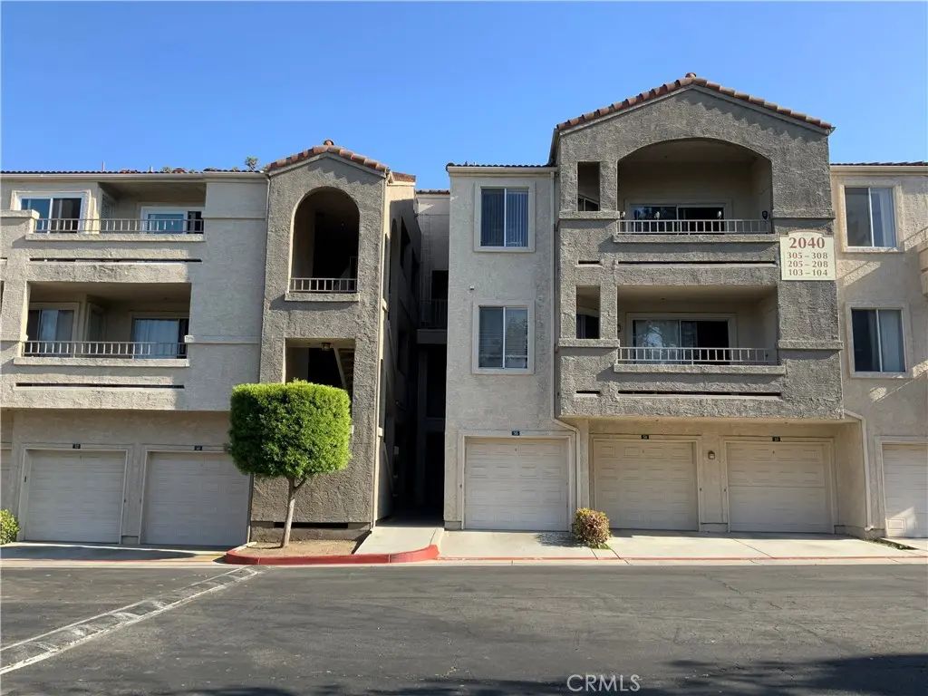 2040 Las Colinas Circle 305, Corona, CA — listing photo 1