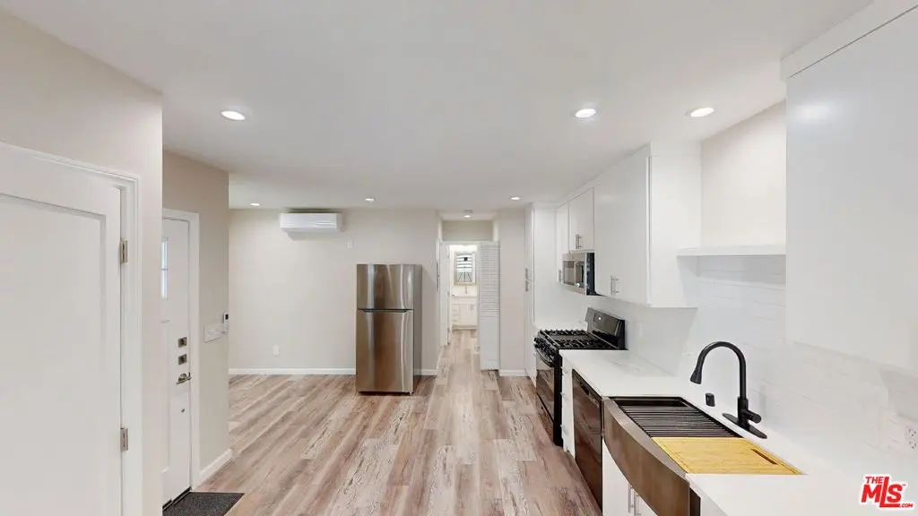 Condominium for rent at 2811 W 46th Street, Los Angeles, CA featuring 1 bed and 1 bath